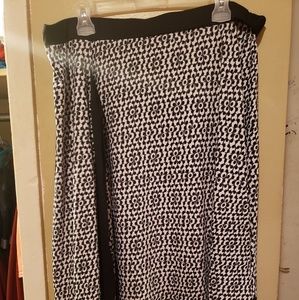 Essentials by Milano skirt LIKE NEW